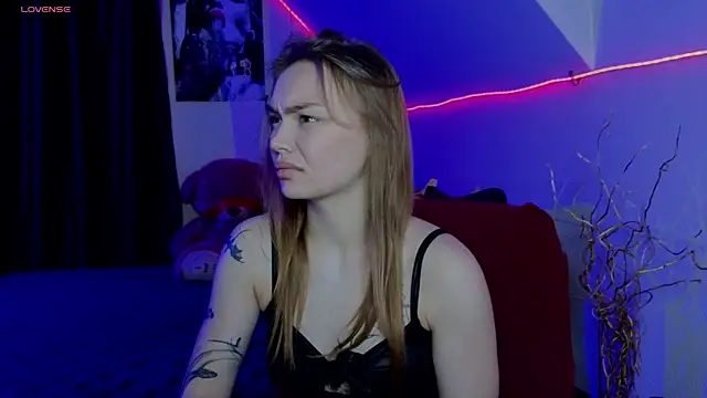 KitsyMoore online show from November 2025 01:10:02 PM