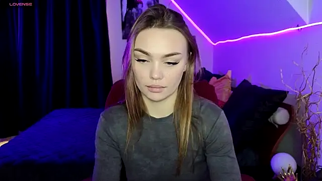 KitsyMoore online show from November 2025 01:06:01 PM