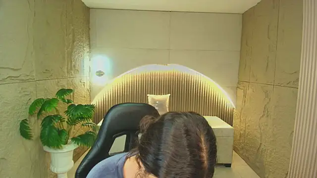 dany r  online show from December 2025 01:06:01 PM