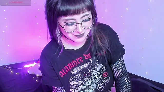 Snapshot of Hallucigenia_ chatting on March 2026 10:16:01 PM Hallucigenia online show from March 2026 10:16:01 PM