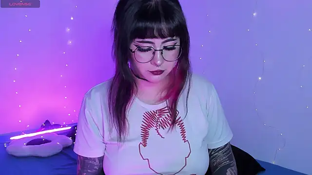 Snapshot of Hallucigenia_ chatting on April 2026 09:15:01 PM Hallucigenia online show from April 2026 09:15:01 PM