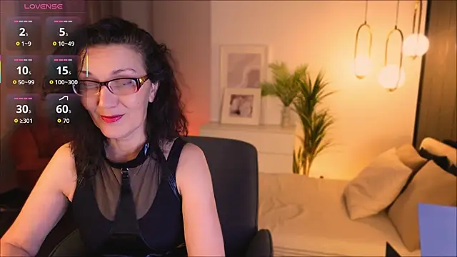 Snapshot of Irene_Marlow chatting on November 2025 01:39:01 PM Irene Marlow online show from November 2025 01:39:01 PM