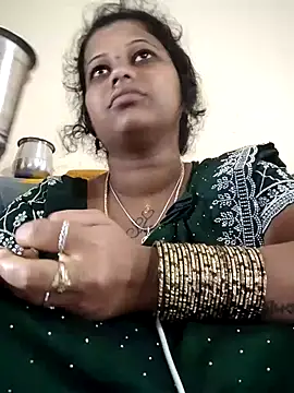 sweetqueen143 online show from October 2025 04:15:02 AM