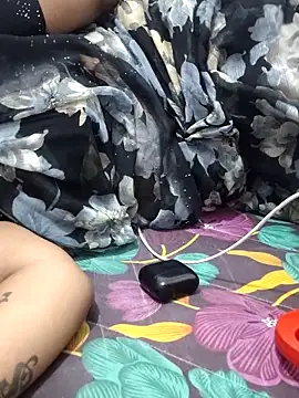 sweetqueen143 online show from April 2026 02:36:02 PM