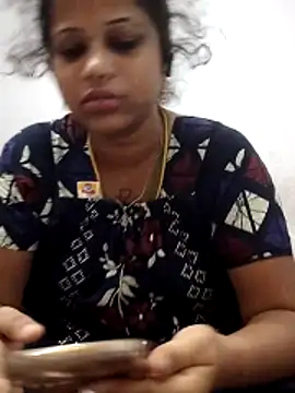 sweetqueen143 online show from April 2026 04:33:02 AM