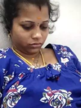 sweetqueen143 online show from April 2026 04:46:01 AM