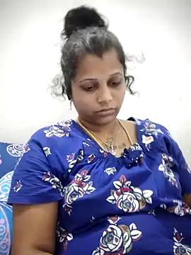 sweetqueen143 online show from April 2026 05:14:02 PM