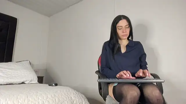 Roseshelbyy online show from October 2025 01:00:01 PM