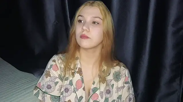 Snapshot of Elvira8cute chatting on October 2025 12:17:02 PM Elvira8cute online show from October 2025 12:17:02 PM