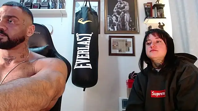 Snapshot of henryhadesflirt chatting on April 2026 10:12:01 PM henryhadesflirt online show from April 2026 10:12:01 PM