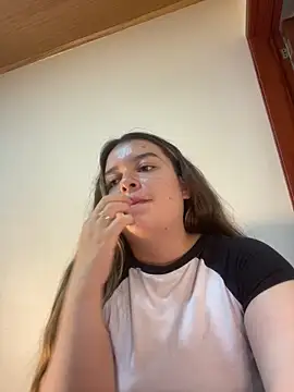 Aphrill online show from November 2025 08:19:01 PM