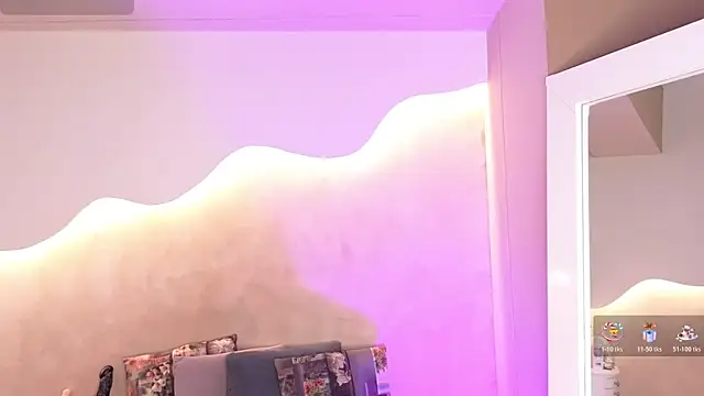 Snapshot of SaraGuzmann chatting on January 2026 07:19:01 PM SaraGuzmann online show from January 2026 07:19:01 PM