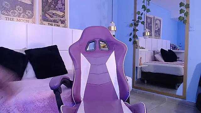 PenelopeBond online show from December 2025 07:17:01 AM