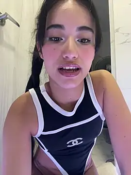 Snapshot of Rouse_Monroe chatting on April 2026 02:11:02 AM Rouse Monroe online show from April 2026 02:11:02 AM