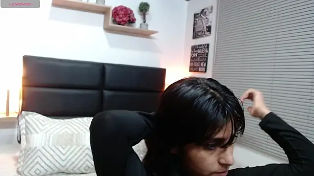 Snapshot of scarlett_and_justin chatting on October 2025 03:17:01 AM scarlett and justin online show from October 2025 03:17:01 AM