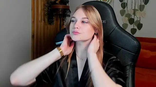 AriaWell online show from October 2025 06:30:02 PM