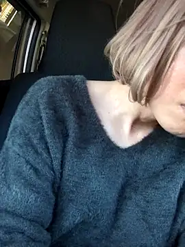 Snapshot of takusaki223 chatting on April 2026 07:45:01 AM takusaki223 online show from April 2026 07:45:01 AM