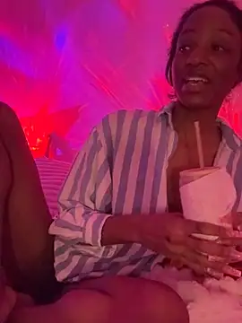 Snapshot of LoveDreaux chatting on March 2026 07:05:01 AM LoveDreaux online show from March 2026 07:05:01 AM