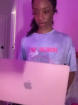 Snapshot of LoveDreaux chatting on March 2026 06:58:01 AM LoveDreaux online show from March 2026 06:58:01 AM