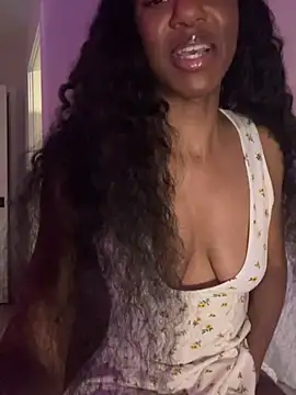 Snapshot of LoveDreaux chatting on April 2026 05:01:02 AM LoveDreaux online show from April 2026 05:01:02 AM