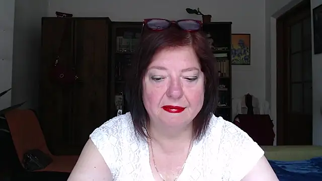 Snapshot of Violet_Pulse chatting on June 2026 07:24:01 AM Violet Pulse online show from June 2026 07:24:01 AM