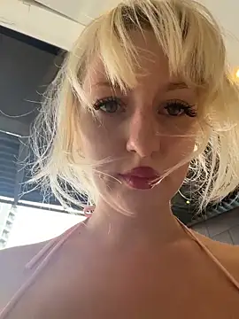 Snapshot of RonnieKiss chatting on March 2026 09:02:01 AM RonnieKiss online show from March 2026 09:02:01 AM