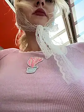 Snapshot of RonnieKiss chatting on March 2026 03:12:02 AM RonnieKiss online show from March 2026 03:12:02 AM