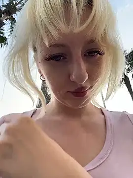 Snapshot of RonnieKiss chatting on March 2026 10:54:02 AM RonnieKiss online show from March 2026 10:54:02 AM