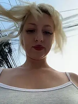 Snapshot of RonnieKiss chatting on March 2026 10:54:02 AM RonnieKiss online show from March 2026 10:54:02 AM