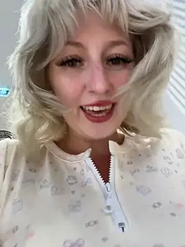 Snapshot of RonnieKiss chatting on April 2026 11:41:02 AM RonnieKiss online show from April 2026 11:41:02 AM