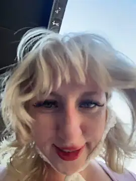 Snapshot of RonnieKiss chatting on April 2026 09:17:01 AM RonnieKiss online show from April 2026 09:17:01 AM