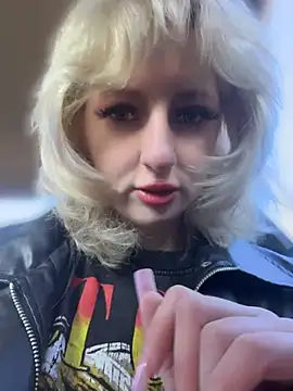 Snapshot of RonnieKiss chatting on April 2026 05:07:02 AM RonnieKiss online show from April 2026 05:07:02 AM