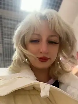 Snapshot of RonnieKiss chatting on April 2026 10:43:01 AM RonnieKiss online show from April 2026 10:43:01 AM