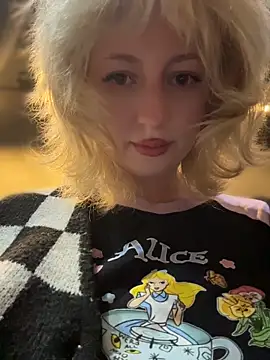 Snapshot of RonnieKiss chatting on April 2026 09:59:01 AM RonnieKiss online show from April 2026 09:59:01 AM