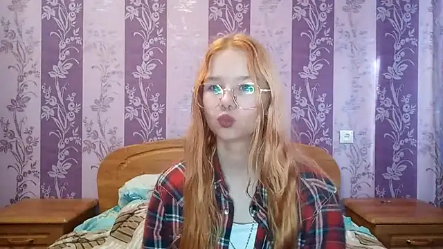 Snapshot of Lutangogansit chatting on September 2025 07:02:01 AM Lutangogansit online show from September 2025 07:02:01 AM