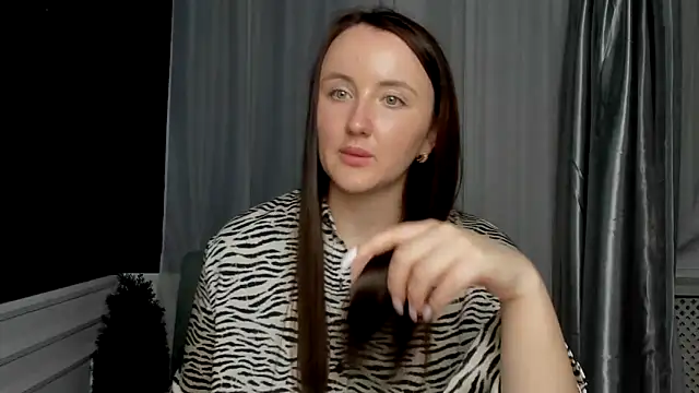 Snapshot of LilaWinks chatting on October 2025 12:17:01 PM LilaWinks online show from October 2025 12:17:01 PM