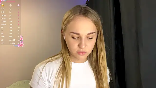 Snapshot of TanekaBoitel chatting on October 2025 02:13:01 PM TanekaBoitel online show from October 2025 02:13:01 PM