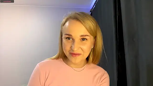 Snapshot of TanekaBoitel chatting on October 2025 10:12:02 AM TanekaBoitel online show from October 2025 10:12:02 AM