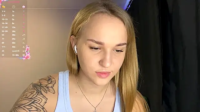 Snapshot of TanekaBoitel chatting on October 2025 10:13:01 AM TanekaBoitel online show from October 2025 10:13:01 AM