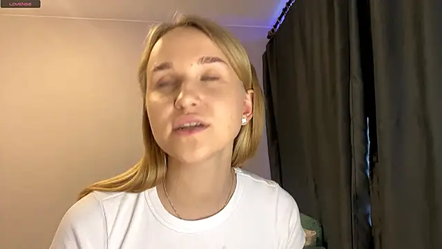 Snapshot of TanekaBoitel chatting on October 2025 10:02:01 AM TanekaBoitel online show from October 2025 10:02:01 AM