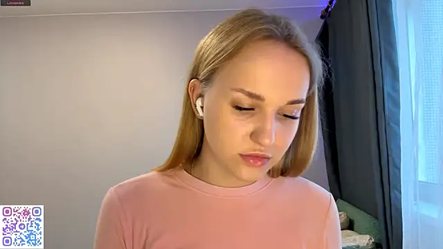 Snapshot of TanekaBoitel chatting on October 2025 11:11:02 AM TanekaBoitel online show from October 2025 11:11:02 AM