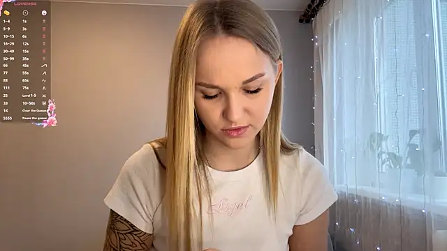 Snapshot of TanekaBoitel chatting on December 2025 11:26:02 AM TanekaBoitel online show from December 2025 11:26:02 AM