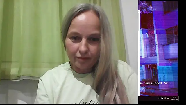 Snapshot of B_i_r_d_i_e chatting on September 2025 08:31:02 PM B i r d i e online show from September 2025 08:31:02 PM