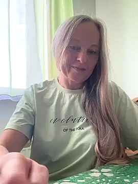 Snapshot of B_i_r_d_i_e chatting on September 2025 11:00:01 AM B i r d i e online show from September 2025 11:00:01 AM