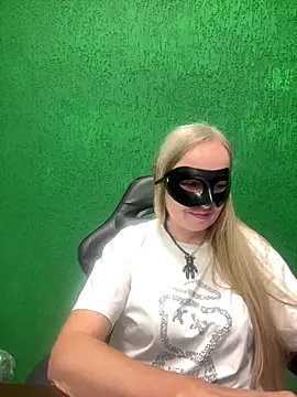 Snapshot of B_i_r_d_i_e chatting on September 2025 11:14:01 AM B i r d i e online show from September 2025 11:14:01 AM