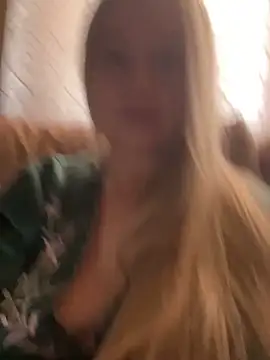 Snapshot of B_i_r_d_i_e chatting on September 2025 11:04:02 AM B i r d i e online show from September 2025 11:04:02 AM