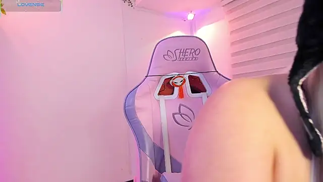 Snapshot of Berrykww_ chatting on October 2025 01:42:02 PM Berrykww  online show from October 2025 01:42:02 PM