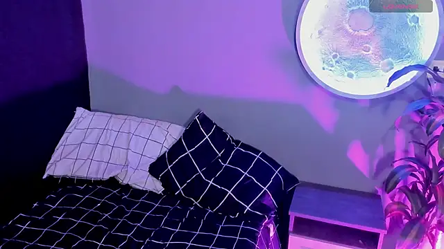 Emmy  Smith online show from November 2025 06:57:01 AM