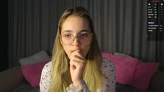 Snapshot of vivyboo111 chatting on November 2025 08:19:01 PM vivyboo111 online show from November 2025 08:19:01 PM