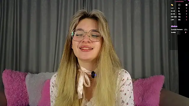 Snapshot of vivyboo111 chatting on November 2025 08:30:02 PM vivyboo111 online show from November 2025 08:30:02 PM